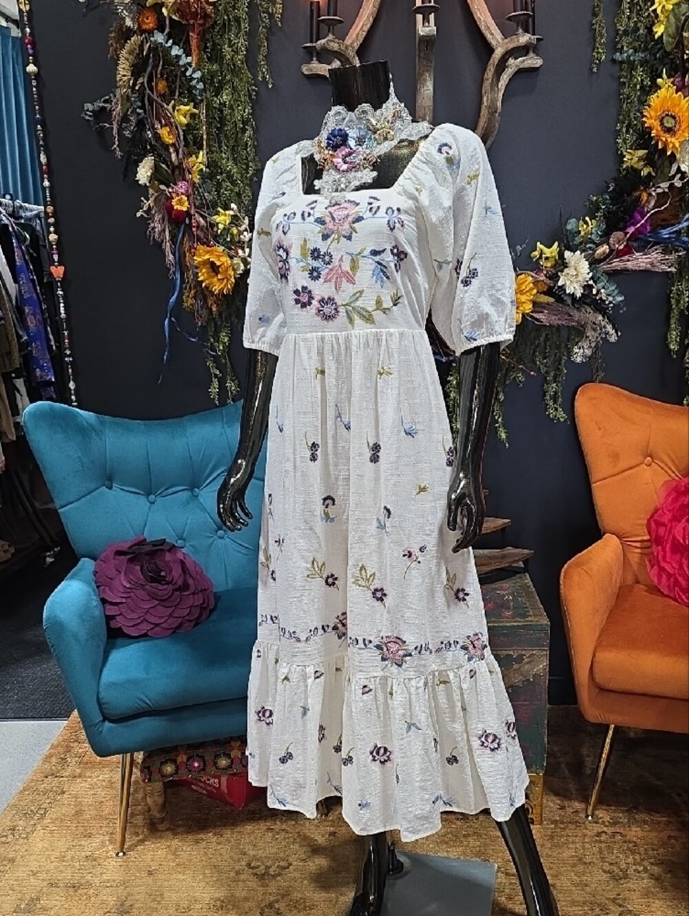 Reba White On/ Off-Shoulder Embroidered Maxi Dress - Picture 8 of 12